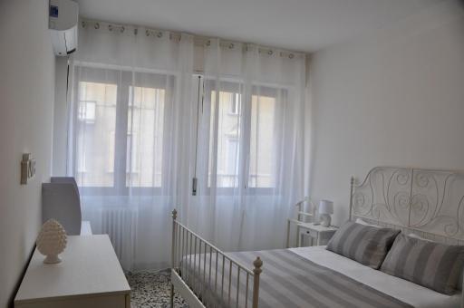 M.Aurelio (Nolo) Red - Housity