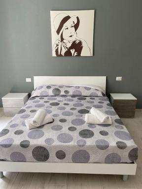 La Dolce Vita - Housity