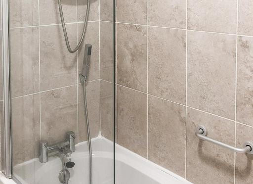 Old Court Holiday Homes 3 Bed - Sleeps 6 - Housity