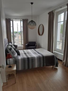 centre ville, chambre indépendante 20m2 et sa salle de bain privée - Housity