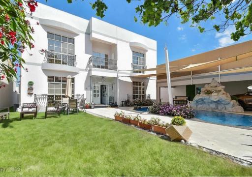 Luxury Private Pool Villa for families only - Housity