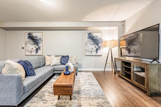 Cheerful 4BR 3 Bath Townhouse with Parking - Housity