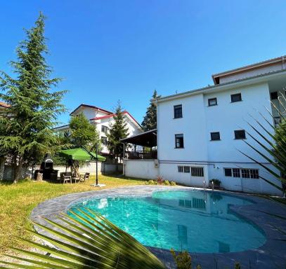 Private Villa with Hot Swimming Pool & Sauna - Housity