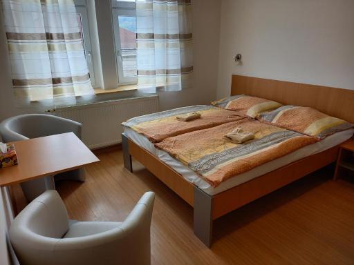 Pokojíky u nádraží - Housity