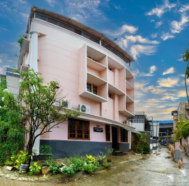 Rams Guest House Technopark - Housity