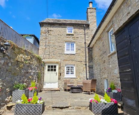 Puzzle Cottage, Quirky Dales Cottage for 2 - Housity