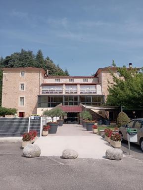 Logis Hotel Restaurant Mas de la Prairie - Housity