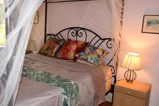 King Room bed and breakfast main house - Housity