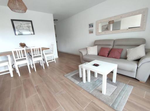 Amplio apartamento con piscina al lado de la playa - Housity