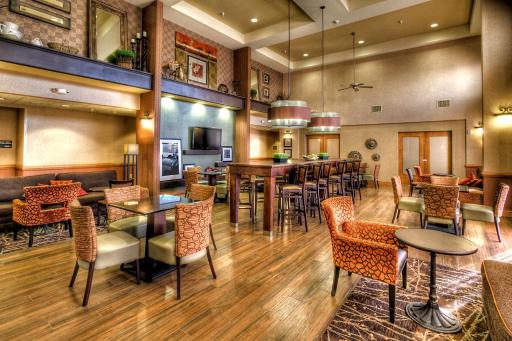 Hampton Inn & Suites Kalamazoo-Oshtemo - Housity