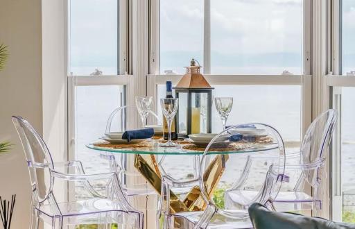 Luxury Spacious Seafront Cottage Mumbles Swansea - Housity