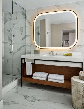 DoubleTree by Hilton Hotel Dallas - Love Field - Housity