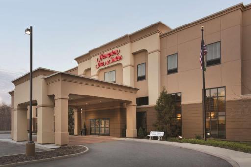 Hampton Inn & Suites Mahwah - Housity