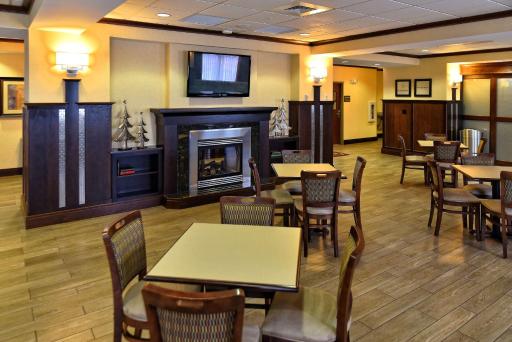 Hampton Inn Geneseo - Housity