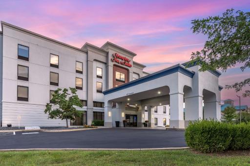 Hampton Inn & Suites Louisville East - Housity