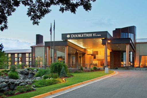 DoubleTree by Hilton Denver Tech - Housity