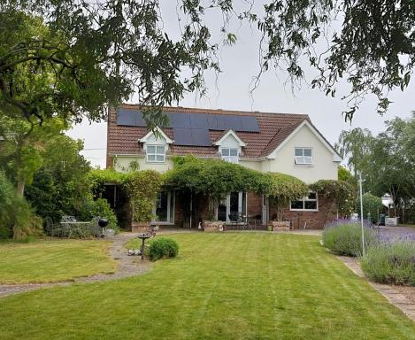 Westwood Lodge B & B Boston - Housity