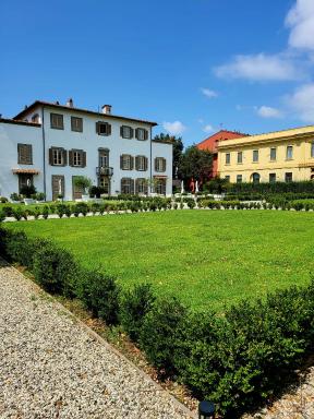 LA VILLA APARTMENTS - Convenient for Sardinia and Corsica - 4 beds - Private Parking included with Camera - Housity