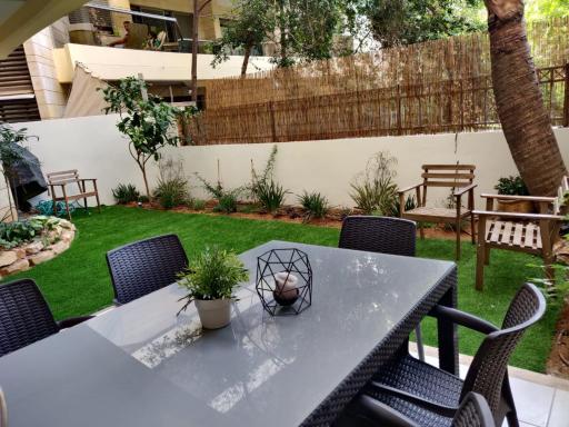 Garden House By IsrApart - Housity