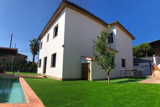 CASA CENTRO DEL PUEBLO CON PISCINA PRIVADA - Housity