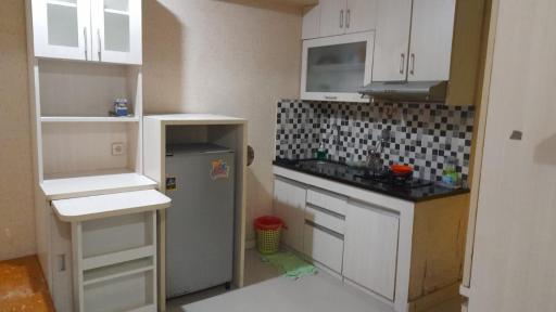 Lily's Room At Apartemen Cibubur Village By FPH - Housity