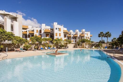 El Médano Beachfront Triplex Penthouse with pool, rooftop, sea view - Housity