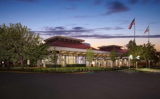Hilton Oakland Airport - Housity