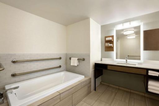 Hilton Garden Inn Tifton - Housity