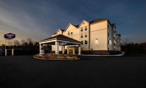 Hampton Inn Waterville - Housity