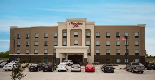 Hampton Inn McPherson - Housity