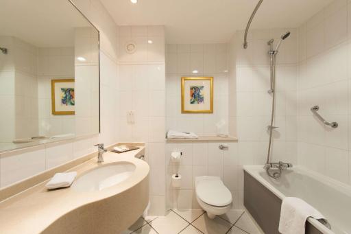 Doubletree By Hilton Glasgow Strathclyde - Housity