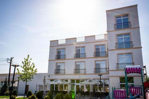 Unique Garden Hotel - Housity