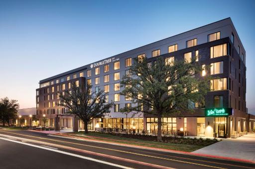 Doubletree By Hilton Greeley At Lincoln Park - Housity