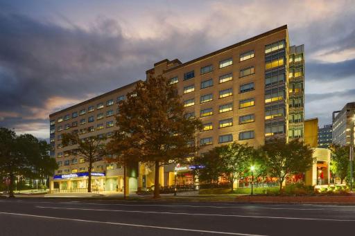 DoubleTree by Hilton St. Louis Forest Park - Housity