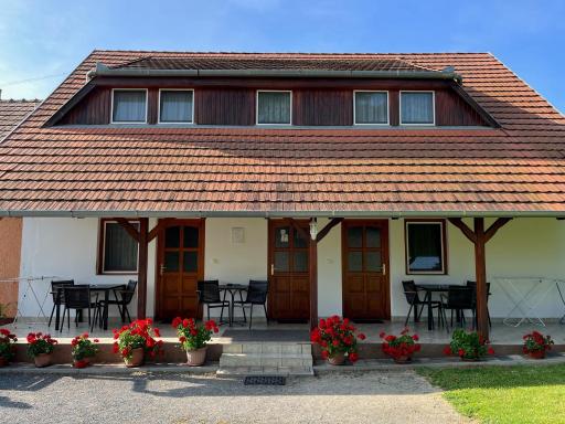 Ibolya Vendégház - Housity