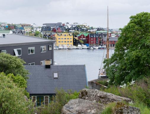 Marina view - 3 Bedroom Apartment - Central Tórshavn - Housity