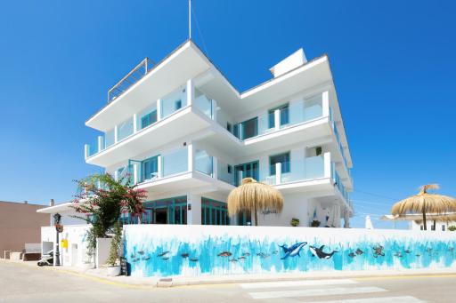 Hostal Cala Llombards - Housity