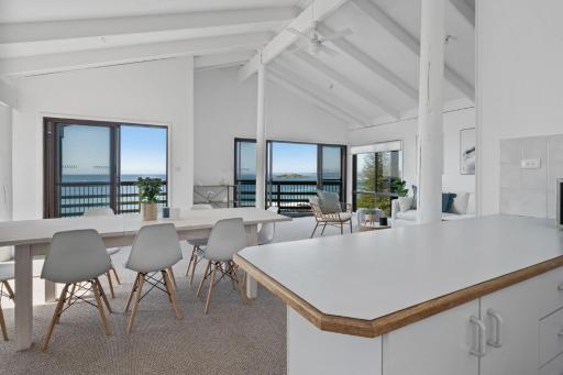 Salt Life Manyana - Housity