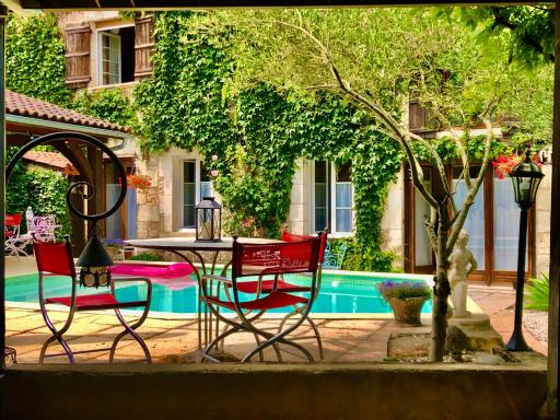 Rouge - Housity