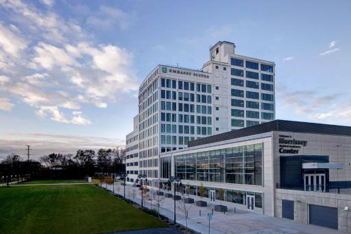 Embassy Suites By Hilton Rockford Riverfront - Housity