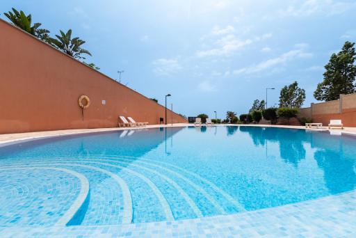 Comfortable 4-Bedroom Villa with Private Gardens - Housity