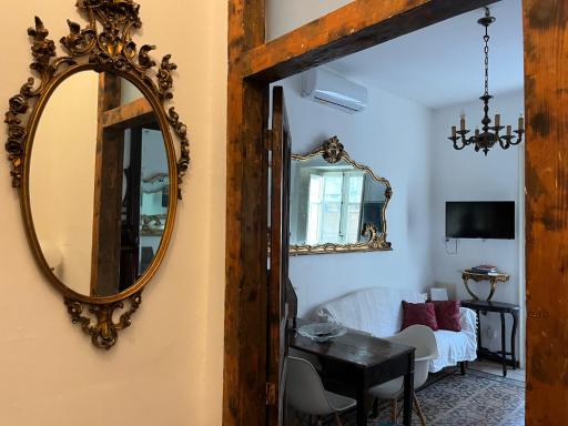 FraLePorte Vintage Apartment - Hizvo