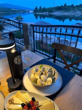Apartments & Villa Tisno - Housity
