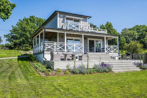 Exclusive tranquil villa by the sea, boat available - Housity