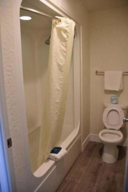Rodeway Inn Kissimmee Maingate West - Free Theme Park Shuttle - Housity