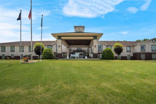 Quality Inn & Suites Chambersburg - Housity