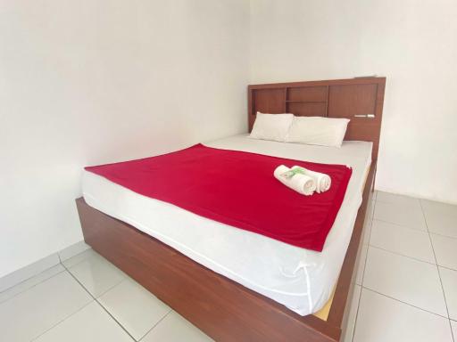 Guest House Hj Muriyah Syariah Slawi Mitra RedDoorz - Housity