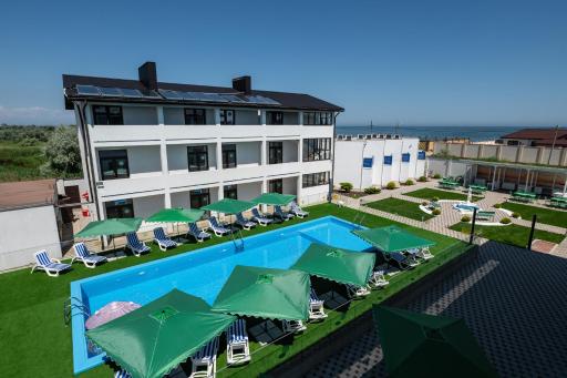 Weekend Family Hotel - Housity