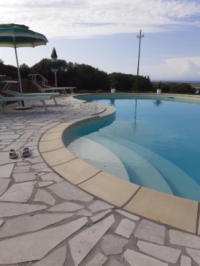 agriturismo gli olivastri appartamento corbezzolo con piscina e vista mare,climatizzatore,wifi - Housity