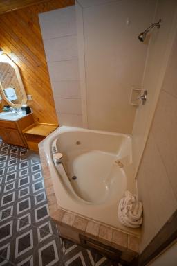 Estes Mountain Inn - Housity